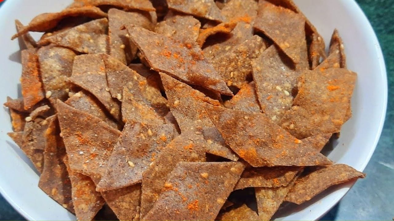 జస్ట్ 10 మినెట్స్.. నూనె లేకుండానే కరకరలాగే రాగి చిప్స్.. ఇలా చేసి తింటే ఆహా అనాల్సిందే! జస్ట్ 10 మినెట్స్.. నూనె లేకుండానే కరకరలాగే రాగి చిప్స్.. ఇలా చేసి తింటే ఆహా అనాల్సిందే!