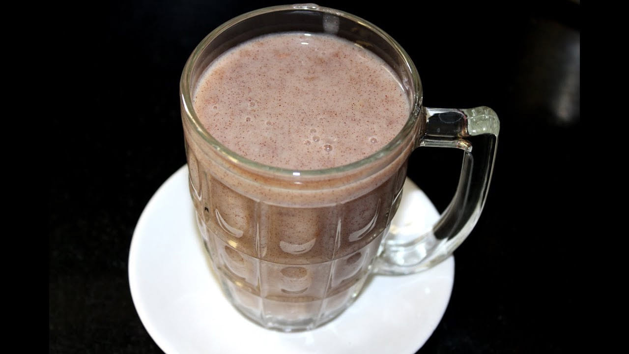 కావలసిన పదార్థాలు: ఒక కప్పు రాగి గింజలు, ఒక కప్పు బాదం, తురిమిన కొబ్బరి పొడి , ఒక టేబుల్ స్పూన్ నూనె , ఒక టేబుల్ స్పూన్స్ బెల్లం, అర టేబుల్ స్పూన్ యాలకుల పొడి, మూడు టేబుల్ స్పూన్స్ సబ్జా గింజలు, తగినంత నీరు తీసుకోవాలి