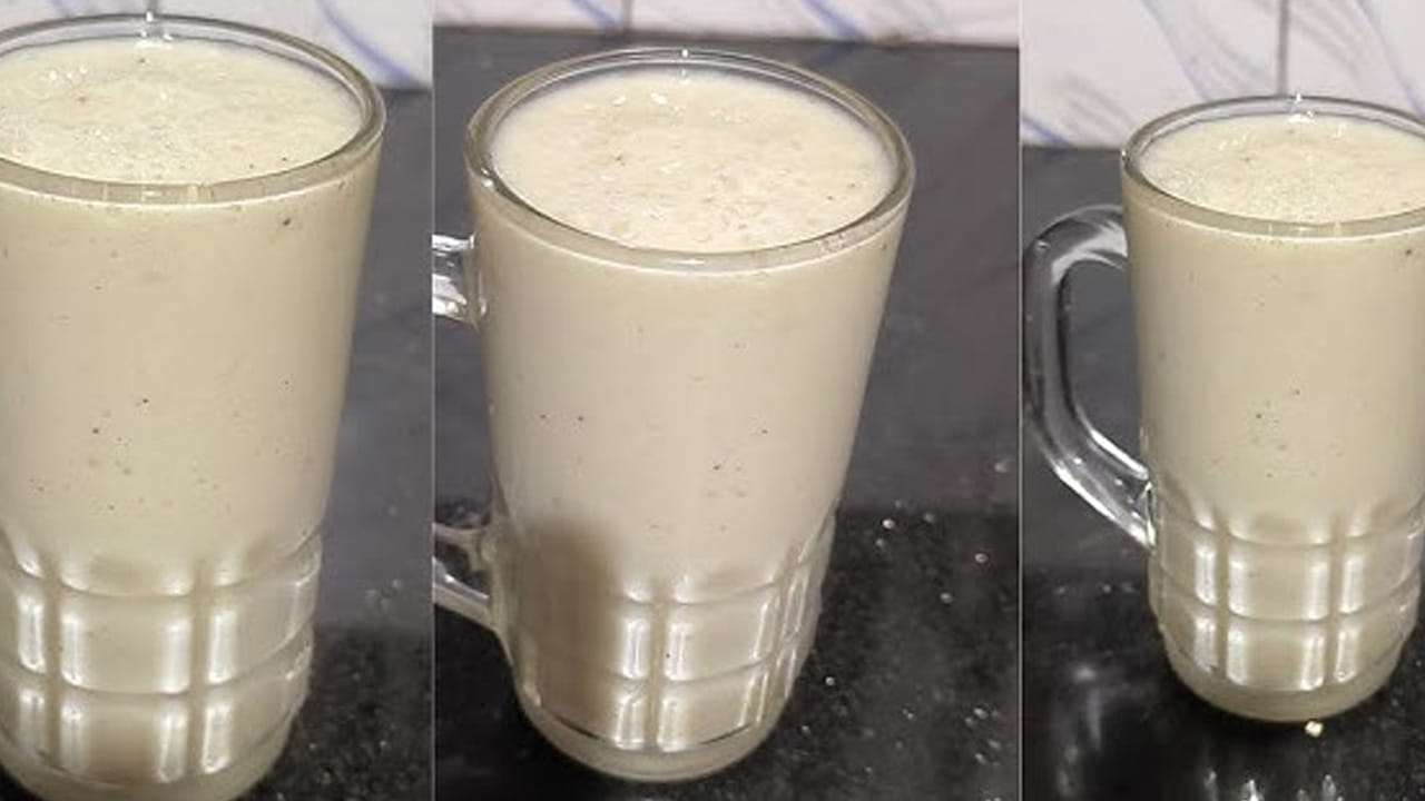 రాగి గింజలు బాగా వేయించి ఫ్యాన్ కింద పెట్టి చల్లార్చుకోవాలి. ఇప్పుడు మిక్సీని తీసుకుని రాగి గింజలు, బాదం , కొబ్బరి తురుము , బెల్లం తురుము, కొద్దిగా యాలకుల పొడి, నీరు వేసి బాగా మిక్సీ పట్టుకోవాలి.