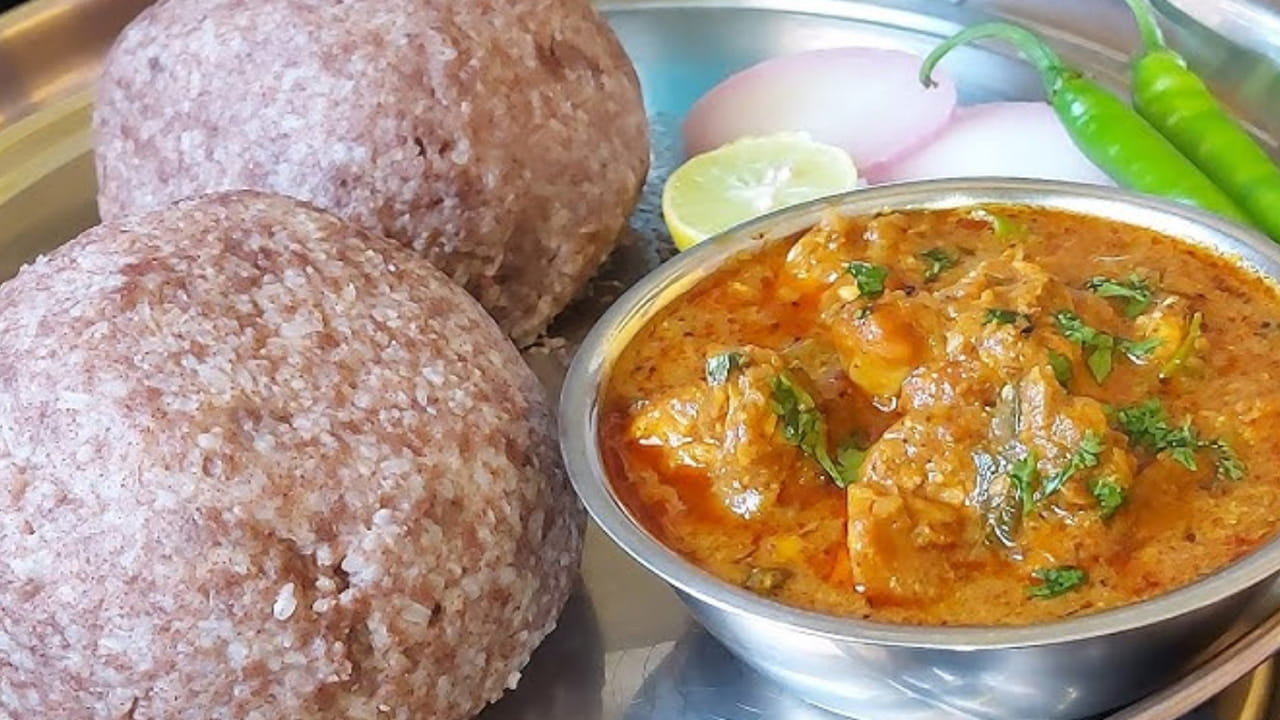 ఇప్పుడు ముక్క కాస్త ఉడికిన తర్వాత అందులో గరం మసాలా, ధనియాల పొడి, వీలైతే ఎండు కొబ్బరి పొడి వేసి మంచిగా కలుపుకోవాలి. మరో ఐదు నిమిషాలు ఇది ఉడికిన తర్వాత కొత్తిమీర, పూదీన ఆకు వేసి మరో ఐదు నిమిషాలు స్టవ్ పై ఉంచి, స్టవ్ ఆఫ్ చేసి పక్కన పెట్టుకోవాలి. అంతే టేస్టీ టేస్టీ నాటు కోడి, రాగిసంగటి రెడీ. మరి మీరు కూడా ప్రిపేర్ చేస్తారా?