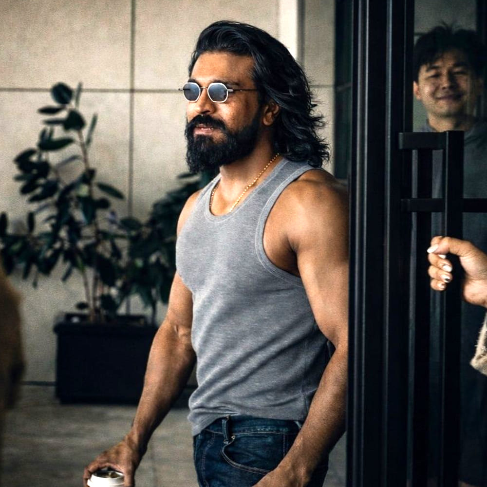 అలాగే ఈ సినిమాకు ఏఆర్ రెహమాన్ సంగీతం అందిస్తున్నారు. ఇప్పటికే ఈ సినిమా నుంచి  విడుదలైన సాంగ్స్ యూట్యూబ్ ను షేక్ చేస్తున్నాయి. ఇప్పటికే రెండు సాంగ్స్ విడుదలయ్యాయి. ఈ సినిమా విడుదల ఆలస్యం అవుతూ వస్తుంది. జూన్ లో సినిమాను విడుదల చేయనున్నట్టు అనౌన్స్ చేశారు. 