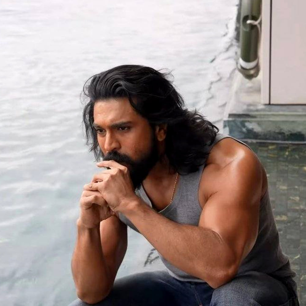 ఇదిలా ఉంటే రామ్ చరణ్ సరసన ఇంటర్ చదివిన హీరోయిన్ నటించింది. పైగా ఆ సినిమా బ్లాక్ బస్టర్ హిట్ అయ్యింది. ఇంతకూ ఆ హీరోయిన్ ఎవరో తెలుసా.? ఆమె మరెవరో కాదు బాలీవుడ్ అందాల భామ అలియా భట్. ఈ ముద్దుగుమ్మ తెలుగు ప్రేక్షకులకు సుపరిచితమే.. 