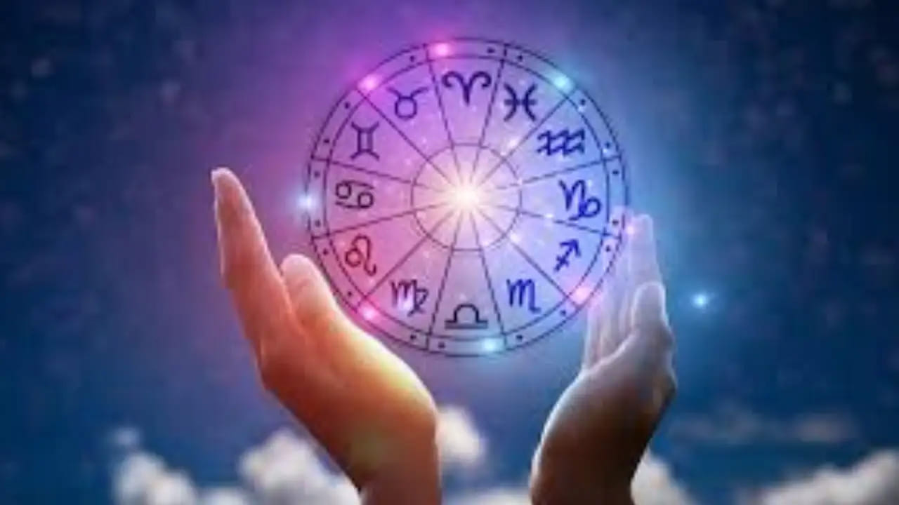 శక్తి వంతమైన గ్రహాలలో కుజ, గురు గ్రహాలు కూడా ఉన్నాయి. అయితే జూన్ 1న ఈ రెండు గ్రహాలు వృషభ రాశిలో సంయోగం చెందనున్నాయి. దాదాపు 12 సంవత్సరాల తర్వాత ఈ అరుదైన కలియిక జరగడం వలన ఐదు రాశుల వారికి పట్టింది బంగారమే కానుంది, ముట్టింది ముత్యమే కానుంది. ఇంతకీ ఆ ఐదు రాశులు ఏవీ అంటే?