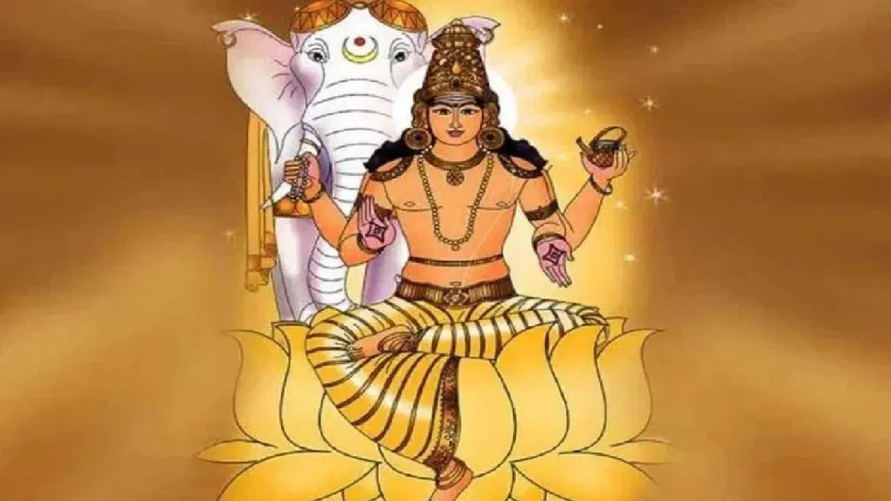 
ఇందులో ముఖ్యంగా గ్రహాల రాజుగా పరిగణించే గురు గ్రహానికి ప్రత్యేక స్థానం ఉంది. గురు గ్రహం రాశి మార్పులు చాలా కీలకమైన జ్యోతిష్య సంఘటనలుగా భావించబడతాయి. ఈ నేపథ్యంలో ఈ సంవత్సరం జూన్ 2న గురు గ్రహం తన ఉచ్ఛ రాశి అయిన కర్కాటకంలోకి ప్రవేశించనుంది. దీని ప్రభావంతో “హంస రాజయోగం” ఏర్పడుతుందని చెప్పబడుతుంది. జూన్ నుంచి అక్టోబర్ వరకు ఈ యోగం ప్రభావం కొన్ని రాశుల వారికి విశేష శుభఫలితాలను ఇవ్వవచ్చని జ్యోతిష్య అభిప్రాయం. ముఖ్యంగా ఆర్థిక అభివృద్ధి, ఉద్యోగ-వ్యాపారాల్లో పురోగతి, సామాజిక గౌరవం వంటి అంశాల్లో మెరుగుదల కనిపించవచ్చని భావిస్తున్నారు.
