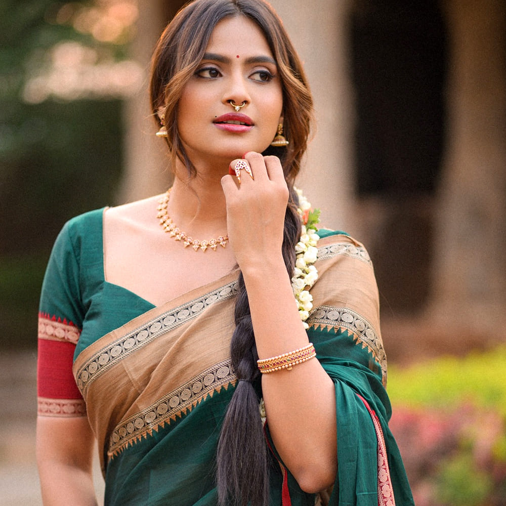 రషికా శెట్టి నటించిన ముఖ్య చిత్రాల్లో ఒకటి మంద కథలు. ఈ సినిమాలో ఆమె పాత్ర ప్రేక్షకుల దృష్టిని ఆకర్షించింది. ఆమె నటనలో సహజత్వం, భావ వ్యక్తీకరణ ఆమెకు మంచి పేరు తెచ్చాయి. అలాగే, ఆమె టెలివిజన్ రంగంలో కూడా చురుకుగా పాల్గొంది.