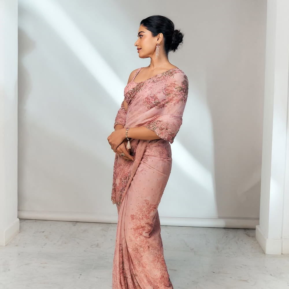 రెండుసార్లు ఈ గౌరవం పొందిన తొలి భారతీయ సినీ సెలబ్రెటీగా రికార్డు క్రియేట్ చేసింది రష్మిక. యానిమేటెడ్ చిత్రాలు, వెబ్ సిరీస్ లలో ప్రతిభ కనబరిచిన వారికి ఇచ్చే ఈ పురస్కారాల 10వ ఎడిషన్ వేడుక మే 23న టోక్యోలో ఘనంగా జరగనుంది. ఈ సందర్భంగా హాలీవుడ్ ప్రముఖులతో కలిసి ఆమె విజేతలకు అవార్డులను అందజేయనున్నారు. 