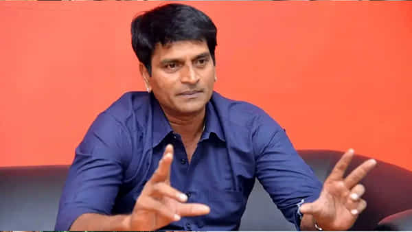 ఆ హీరోని నేను చిన్నప్పటి నుంచి చూస్తున్నా.. పెద్ద స్టార్ అనే గర్వం ఉండదు : రవిబాబు