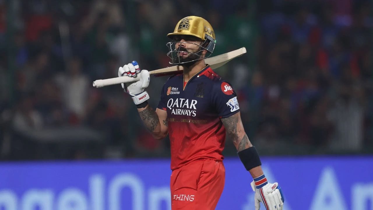 ఢిల్లీ క్యాపిటల్స్‌తో జరిగిన ఈ మ్యాచ్‌లో విరాట్ కోహ్లీ అద్భుతమైన ప్రదర్శన కనబరిచాడు. అతని పేరు మీద మరో రికార్డు లిఖించబడుతుంది. వాస్తవానికి, ఐపీఎల్ చరిత్రలో విరాట్ ఈ ఘనతను 10 ఎడిషన్లలో సాధించాడు. ఇప్పుడు, కోహ్లీ 11వ సారి ఈ ఘనతను సాధించేందుకు చేరువయ్యాడు.