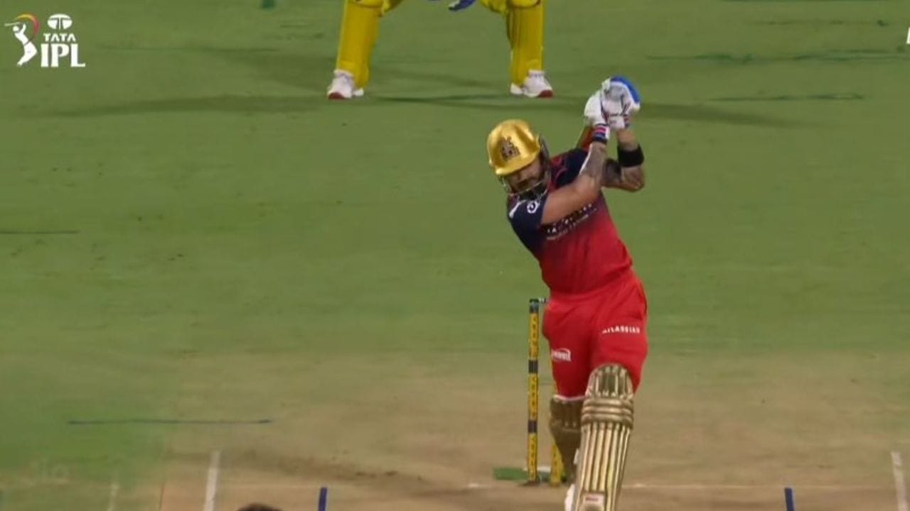 IPL 2026, Virat Kohli: ఐపీఎల్ 2026లోని 11వ మ్యాచ్‌లో, రాయల్ ఛాలెంజర్స్ బెంగళూరు స్టార్ బ్యాట్స్‌మెన్ విరాట్ కోహ్లీ చెన్నై సూపర్ కింగ్స్‌పై చిన్న ఇన్నింగ్స్ ఆడినా.. రికార్డు మాత్రం సృష్టించాడు. ఈ మ్యాచ్ సందర్భంగా, అతను రోహిత్ శర్మ పేరిట ఉన్న చిరకాల రికార్డును బద్దలు కొట్టాడు.