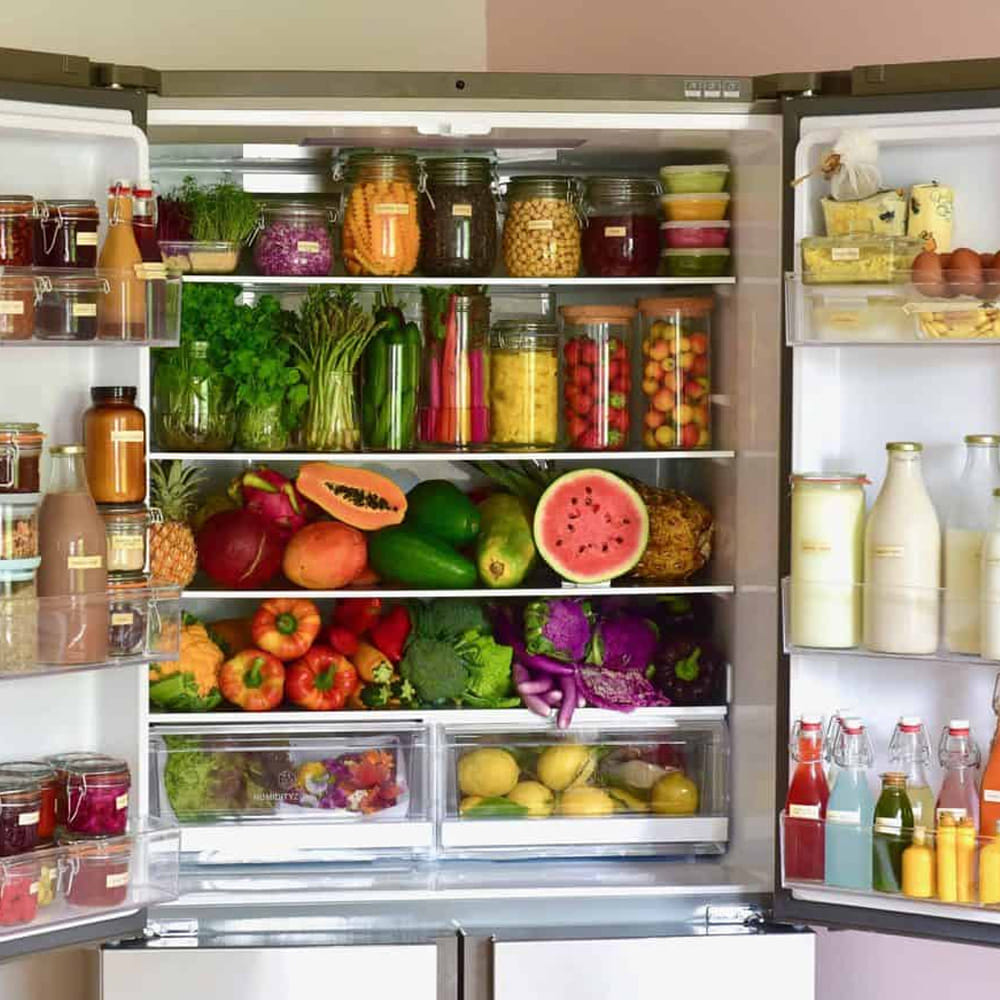 ఎక్స్‌పైరీ డేట్ దాటిన పుట్టగొడుగులు, పనీర్‌ను ఎట్టి పరిస్థితుల్లోనూ తినకూడదు. ఫ్రిజ్‌లో పెట్టినా, ఎక్స్‌పైరీ డేట్ తర్వాత అవి విషపూరితం అయ్యే ప్రమాదం ఉంది. పాల ఉత్పత్తులు, పనీర్ నాన్-వెజ్‌ కంటే త్వరగా పాడవుతాయి. షాపుల ఫ్రీజర్ల ఉష్ణోగ్రత, ఇంటి ఫ్రిజ్ ఉష్ణోగ్రత వేరుగా ఉంటాయి. ఫ్యామిలీ ప్యాక్ ఐస్ క్రీమ్‌లను ఇంటి ఫ్రిజ్‌లో నిల్వ చేస్తే, అవి ఎక్స్‌ట్రీమ్ కోల్డ్‌కు గురై పాల పదార్థాలు విరిగి, ఫుడ్ పాయిజన్‌కు కారణం కావచ్చు. చాక్లెట్స్‌లో చక్కెర శాతం ఎక్కువ. ఎక్కువ రోజులు నిల్వ ఉంచితే పురుగులు పట్టే అవకాశం ఉంది.