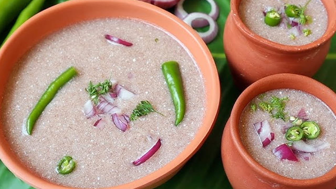 ఇప్పుడుమీడియం మంటపై 20 నిమిషాల పాటు దానిని బాగా ఉడికించాలి. ఇంకా గరిటేతో దానిని కలుపుతూ ఉండాలి. అంతేకాదు, పిండి ఉడికితే గట్టిగా మారుతుంది. ఇంకా గట్టిగా అవ్వాలంటే  కొద్దీ సేపు  బాగా ఉడికించి స్పూన్‌తో దానిని కలుపుతూ ఉండాలి. చివర్లో  నెయ్యి వేసి తింటే చాలా టేస్టీగా ఉంటుంది.