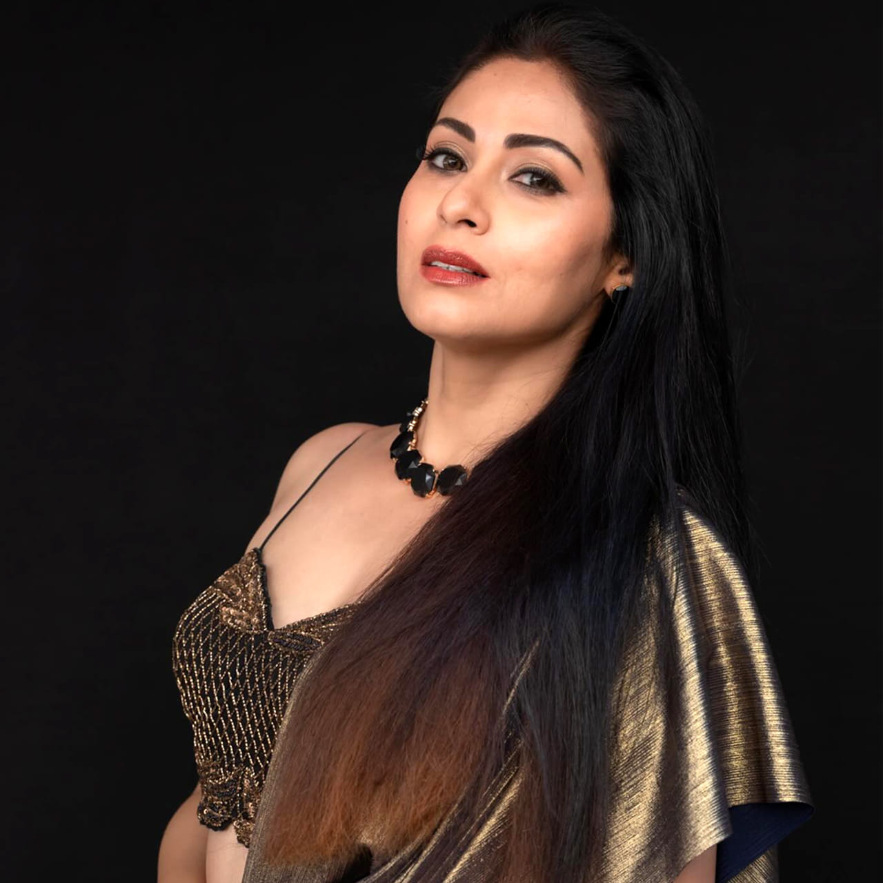 చాలా మంది హీరోయిన్స్ ఎలాంటి పాత్రలు చేయడానికైనా సరే సిద్ధంగా ఉంటున్నారు. పాత్ర డిమాండ్ చేస్తే హీరోలతో సమానంగా ఫైట్స్ కూడా చేస్తున్నారు. పైగా ఛాలెంజింగ్ రోల్స్ ఛాన్స్ వస్తే అస్సలు వదులుకోరు కొందరు భామలు. అలాగే రొమాంటిక్ సీన్స్ లోనూ నటిస్తూ ఆకట్టుకుంటున్నారు. 