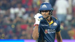 6,6,6,4,4,4,4,4,4.. 16 నిమిషాల్లో ఫాస్టెస్ట్ హాఫ్ సెంచరీ.. ప్రపంచ రికార్డ్‌కే పిచ్చెక్కించిన ఆల్ రౌండర్.!