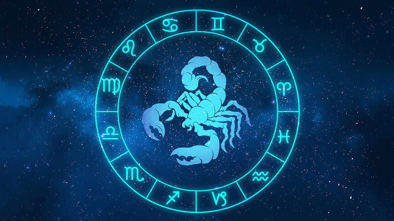 వృశ్చిక రాశి (Scorpio): ప్రకారం, ఏప్రిల్ 6 నుండి ఏప్రిల్ 12 వరకు వృశ్చిక రాశిలో జన్మించిన వారికి విజయ శుభవార్తలు అందుతాయి.. వృశ్చిక రాశి వారు తమ సామాజిక ప్రతిష్ట, గౌరవంలో పెరుగుదలను చూస్తారు. వారి ప్రయత్నాలు తగిన విధంగా ప్రశంసించబడతాయి. మీరు ప్రస్తుతం చట్టపరమైన లేదా కోర్టు సంబంధిత విషయాలలో చిక్కుకొని ఉంటే, ఈ వారం మీకు ఉపశమనం లభించే అవకాశం ఉంది. ఉద్యోగాలు లేదా వ్యాపార సంస్థలలో నిమగ్నమైన వారు ఈ కాలంలో కొత్త అవకాశాలను ఎదుర్కోవచ్చు. అంతేకాకుండా, ఈ సమయంలో మిమ్మల్ని ముందుకు నడిపించడంలో మీ నాయకత్వ లక్షణాలు కీలక పాత్ర పోషిస్తాయి. మీరు కుటుంబ సభ్యుని ఆరోగ్యం గురించి ఆందోళన చెందుతుంటే, ఈ వారం ఆ చింతలు తగ్గే అవకాశం ఉంది. ఆరోగ్య సమస్యల నుండి ఉపశమనం లభిస్తుంది. పాత మిత్రుల సహాయంతో నిలిచిపోయిన పనులు మళ్ళీ మొదలవుతాయి. ఆర్థిక నిలకడ లభిస్తుంది.