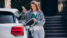 సెకండ్ హ్యాండ్ ఎలక్ట్రిక్ కారు కొంటున్నారా.. ఇవి చెక్ చేయకపోతే..