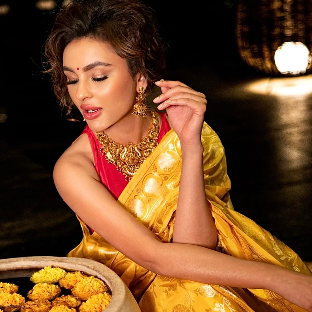 ఈ ముద్దుగుమ్మకు అనుకున్నంతగా గుర్తింపు రాలేదు. దీంతో అవకాశాలు సైతం తగ్గిపోయాయి. స్పెషల్ సాంగ్స్ కూడా చేసింది కానీ అంతగా గుర్తింపు రాలేదు. అయితే ఈ హీరోయిన్ ఇప్పుడు సోషల్ మీడియాలో ఫుల్ యాక్టివ్ అయ్యింది.  బాలీవుడ్ ఇండస్టీలో కొరియోగ్రాఫర్ గా చేసిన సీరత్ కపూర్.. ఆ తర్వాత నటనపై ఆసక్తితో హీరోయిన్ గా అడుగుపెట్టింది.