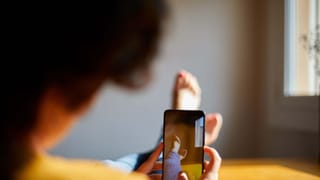 కాళ్లు చూపిస్తే కాసుల వర్షం.. ఫీట్ పిక్స్‌తో లక్షల్లో సంపాదన! ఈ కొత్త బిజినెస్ గురించి మీకు తెలుసా?