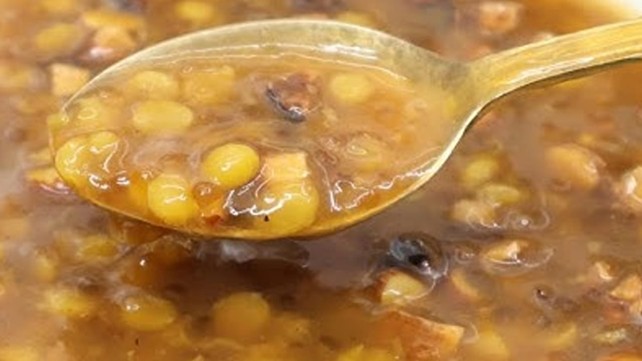 మరుగుతున్న పాలలో బెల్లం మిశ్రమంలో ముందుగా రెడీ చేసి పెట్టుకున్న మిక్సీ పట్టుకున్న శెనగపప్పును వేసి సన్నని మంట మీద ఉంచి బాగా ఉడికించాలి. అయితే, శెనగపప్పు, బియ్యంలో కలిసి పోయే వరకు బాగా తిప్పుకోవాలి. 
