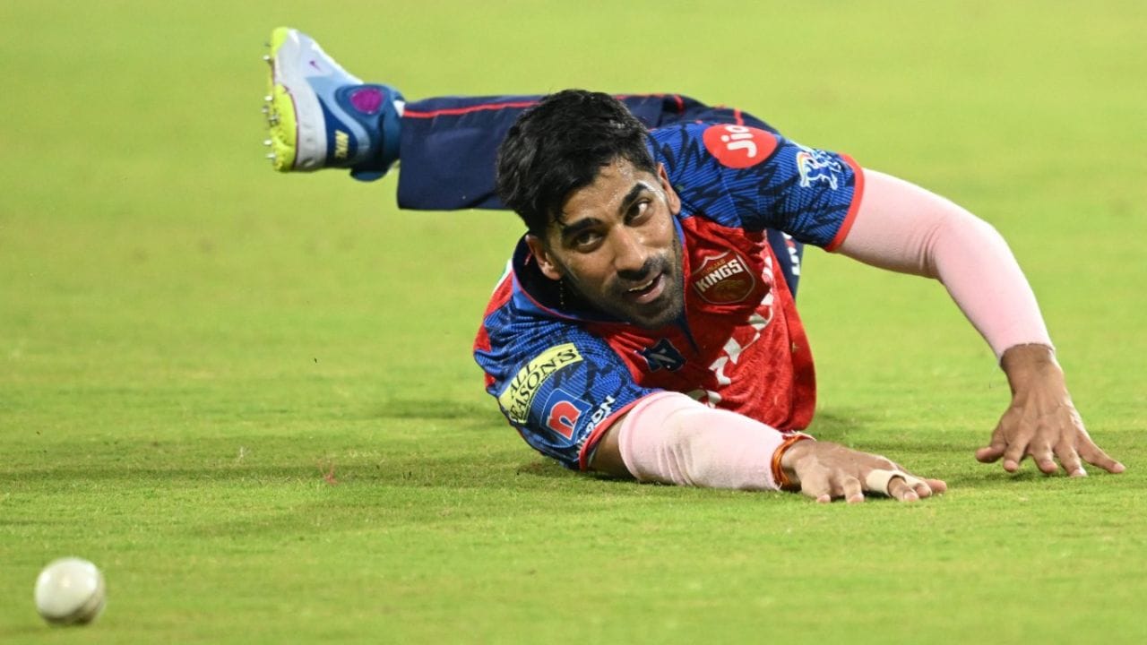 Video: ప్లీజ్, అతని బ్యాంక్ అకౌంట్ చెక్ చేయండి.. చెత్త ఫీల్డింగ్‌పై నెటిజన్ల రిక్వెస్ట్