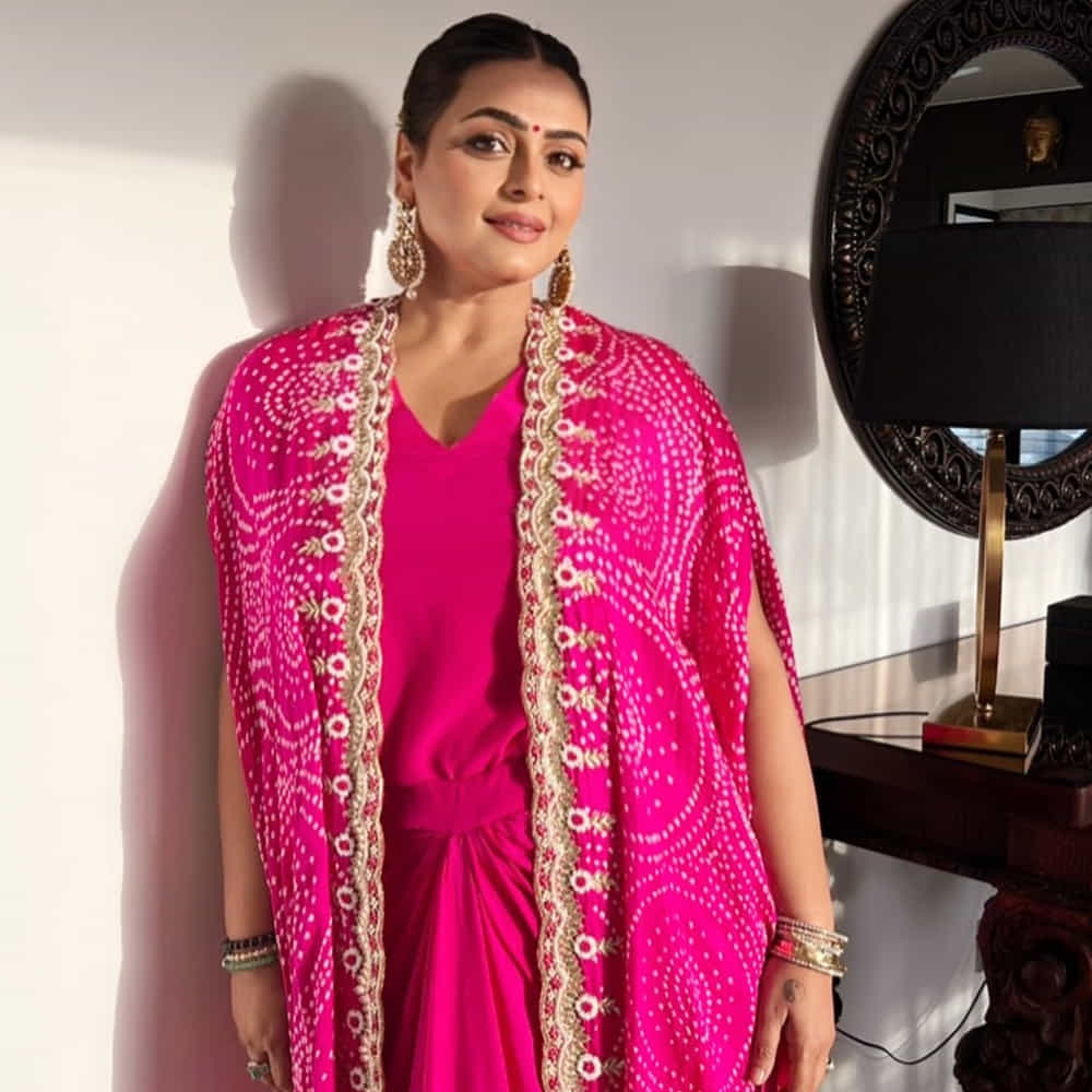 శిల్ప శిరోద్కర్.. బాలీవుడ్ లో ఈ ముద్దుగుమ్మ చాలా ఫెమస్. అంతే కాదు ఆమె మన సూపర్ స్టార్ మహేష్ బాబు మరదలు కూడా.. మహేష్ బాబు భార్య నమృత శిరోద్కర్ కు శిల్ప సొంత అక్క. అయితే సచిన్, శిల్ప ప్రేమలో ఉన్నారంటూ అప్పట్లో వచ్చిన వార్తల్లో నిజం లేదు.