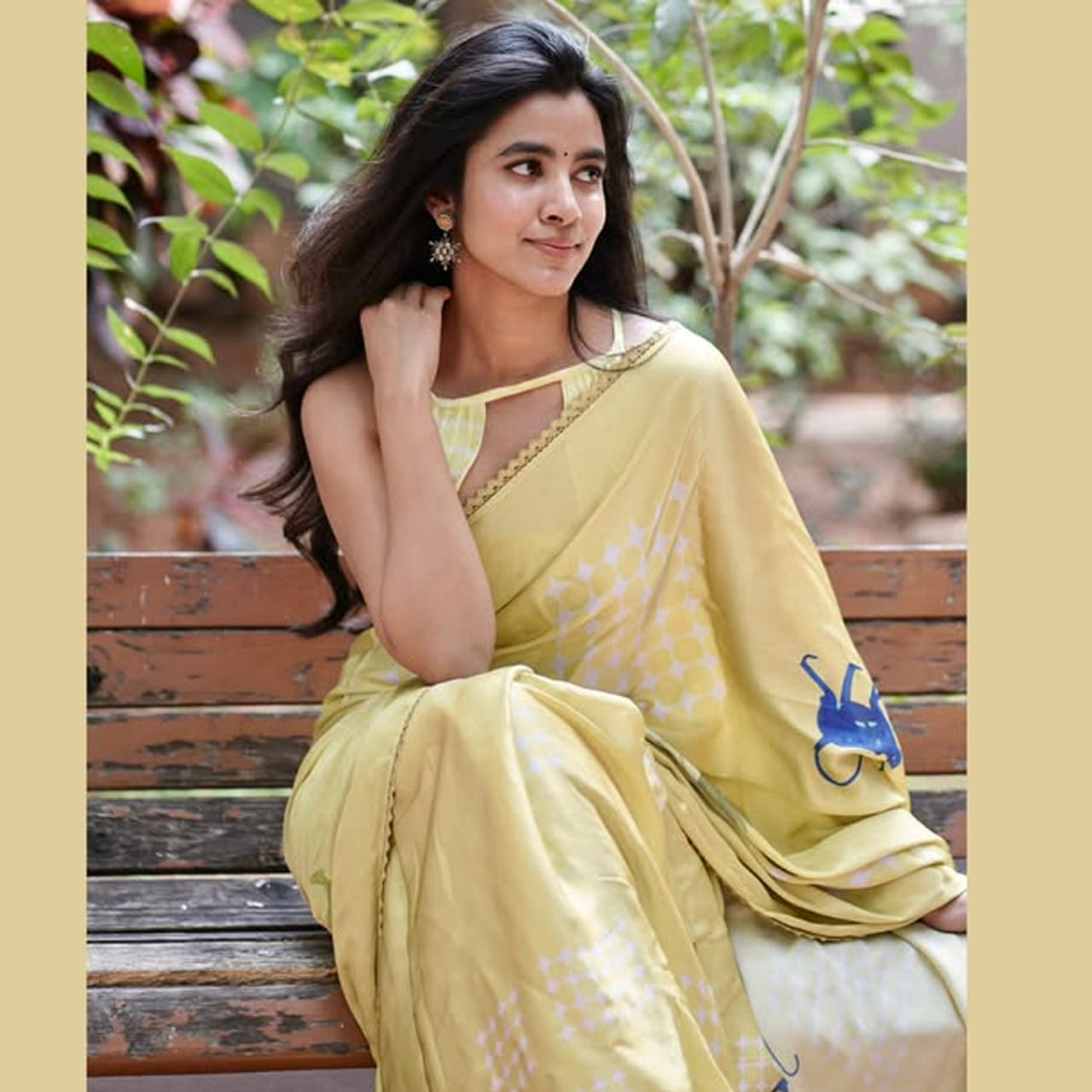 టాలీవుడ్ లో కొత్త అందాలు ప్రేక్షకులను కవ్విస్తున్నాయి. సినిమా సినిమాకు కొత్త కొత్త అందాలు ప్రేక్షకులను కవ్విస్తున్నాయి. ఈ క్రమంలోనే ముద్దుగుమ్మ శివాని నాగరం వరుస సినిమాలతో దూసుకుపోతుంది. ఈ అమ్మడు కేవలం నటి మాత్రమే కాదు గాయని , కూచిపూడి నృత్యకారిణి కూడా..