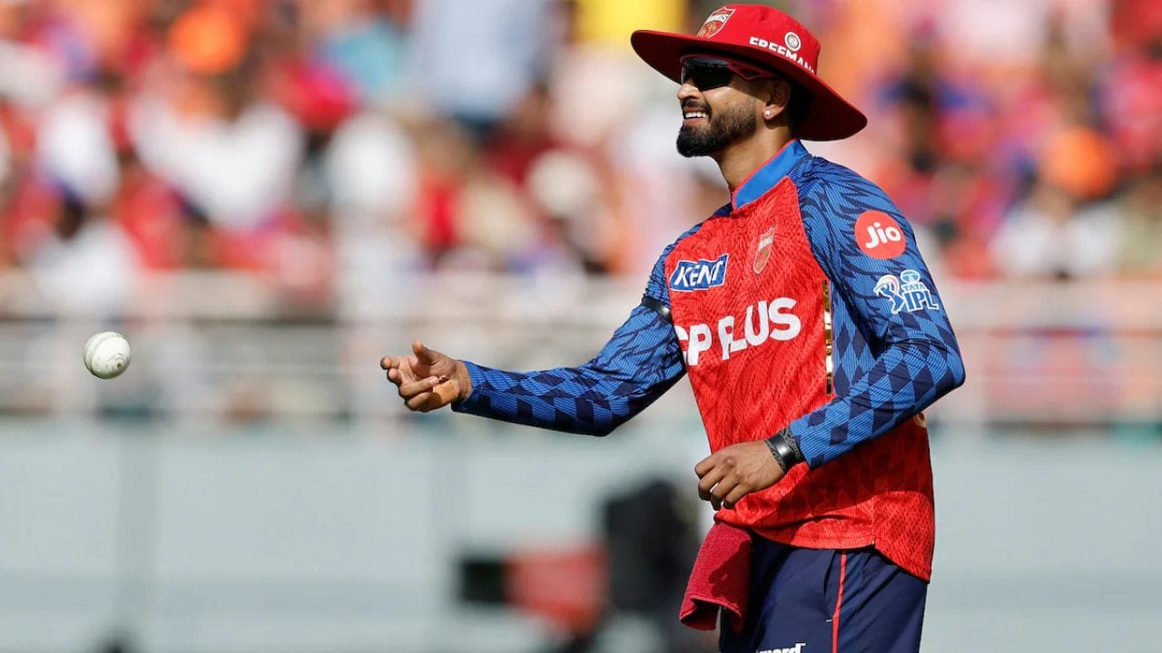 ఈ నియమాన్ని రెండుసార్లు ఉల్లంఘించిన శ్రేయస్ అయ్యర్, ఈ ఐదు జట్ల కెప్టెన్ల జాబితాలో అగ్రస్థానంలో ఉన్నాడు. శ్రేయస్ అయ్యర్‌కు ఇప్పటివరకు రూ. 36 లక్షల జరిమానా విధించారు. అతని కెప్టెన్సీలో, పంజాబ్ జట్టు గుజరాత్ టైటాన్స్, చెన్నై సూపర్ కింగ్స్‌పై స్లో ఓవర్లు వేసింది. అయ్యర్‌కు మొదటిసారి రూ. 12 లక్షలు, రెండోసారి రూ. 24 లక్షల జరిమానా విధించారు.