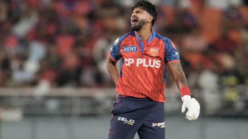 Shreyas Iyer : శ్రేయస్ అయ్యర్ జేబుకు రూ. 12 లక్షల చిల్లు.. ఐపీఎల్ 2026లో శిక్ష పడ్డ తొలి కెప్టెన్‌గా రికార్డు