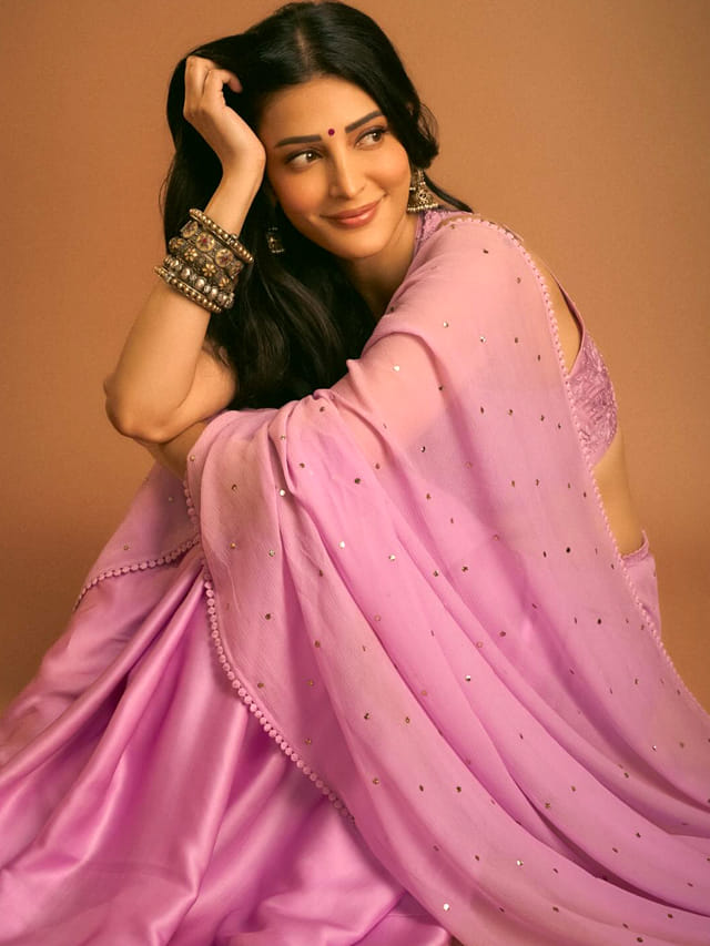 శ్రుతి ప్లానింగే వేరబ్బా..! ఆచితూచి అడుగులేస్తున్న భామ