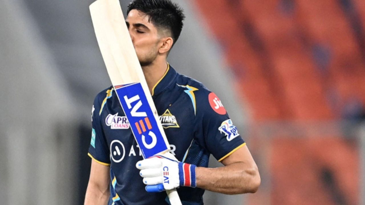 తన ఓవర్‌ను సమయానికి పూర్తి చేయనందుకు గుజరాత్ టైటాన్స్ కెప్టెన్ శుభ్‌మన్ గిల్‌కు కూడా జరిమానా విధించారు. ఢిల్లీ క్యాపిటల్స్‌తో జరిగిన మ్యాచ్‌లో గిల్ జట్టు ఒక నెమ్మదైన ఓవర్ వేసింది.