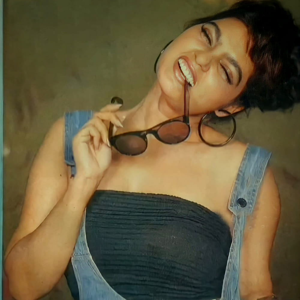 ఛాయాదేవి ద్వారా త్రిపురనేని వరప్రసాద్ దర్శకత్వంలో రూపొందిన "ఆడదంటే అలుసా" చిత్రంలో ఫటాఫట్ జయలక్ష్మి పక్కన స్నేహితురాలిగా నటించింది. ఆ తర్వాత "తాయారమ్మ బంగారయ్య", "సీతాకోకచిలుక" వంటి చిత్రాలలో క్యారెక్టర్ ఆర్టిస్ట్‌గా నటించినా, ప్రేక్షకులు ఆమెను గ్లామర్ తారగానే ఆదరించారు. 1980 నుండి 1990 వరకు పదేళ్ల పాటు ఆమె ప్రతి సినిమాలో నటించింది. తెలుగు, తమిళ, మలయాళ, కన్నడ, హిందీ భాషలలో ఆమె నృత్య ప్రదర్శనలు తప్పనిసరి అయ్యాయి. ప్రొడక్షన్ స్థాయిలో ఆగిపోయిన సినిమాలు కూడా స్మిత డ్యాన్స్ యాడ్ చేస్తే సూపర్ హిట్ అయిన సందర్భాలు అనేకం. తమిళ పరిశ్రమలో ఆమెకున్న క్రేజ్ హీరోలకు కూడా ఉండేది కాదు.