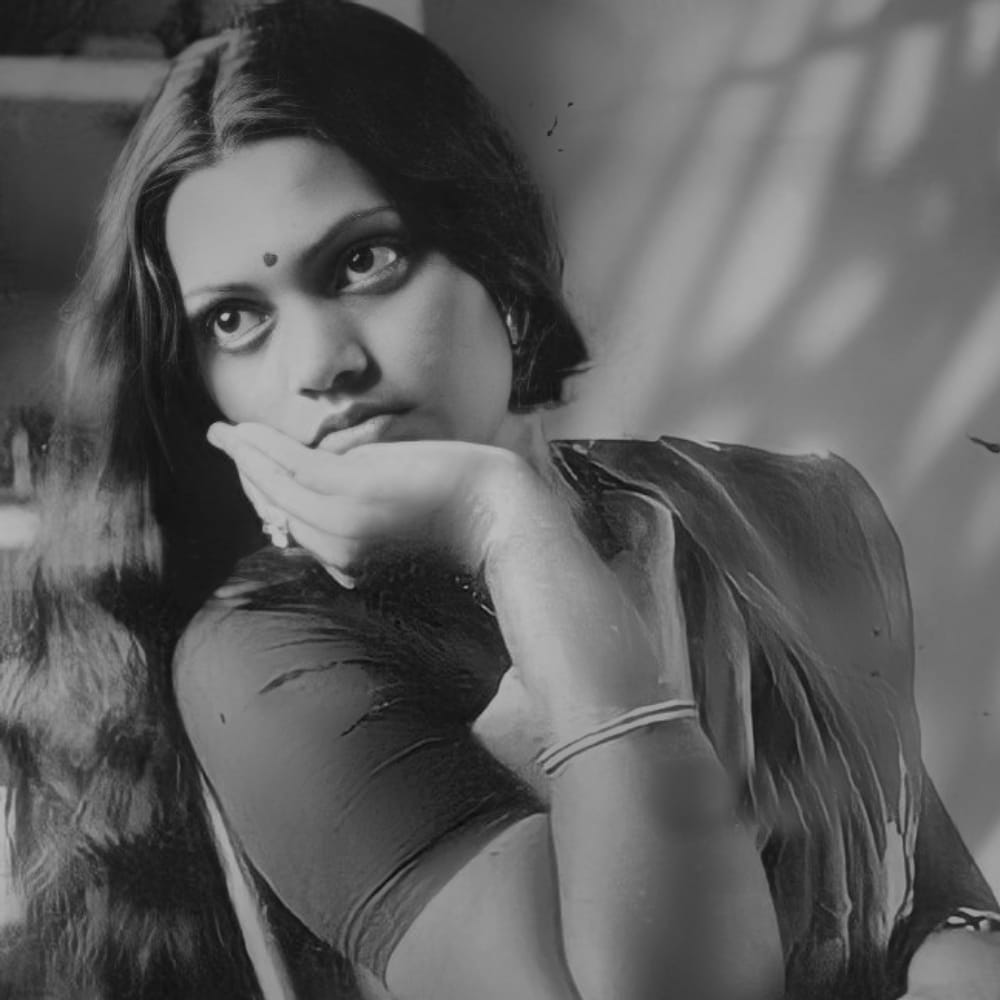 తెరపై ఎంత ఎక్స్పోజింగ్ చేసినా, బయట మాత్రం ఆమె చాలా స్టైలిష్‌గా,పద్ధతిగా ఉండేవారని ఆయన చెప్పారు.ఎంతో కీర్తి ప్రతిష్టలు సంపాదించిన సిల్క్ స్మిత జీవితం విషాదాంతం కావడం తనను ఎంతో బాధించిందని సాయిబాబు ఆవేదన వ్యక్తం చేశారు. కేవలం 32 ఏళ్ల వయసులో, కెరీర్ పీక్ స్టేజ్‌లో ఉన్నప్పుడే ఆమె ఆత్మహత్య చేసుకోవడం అప్పట్లో సంచలనం సృష్టించింది.