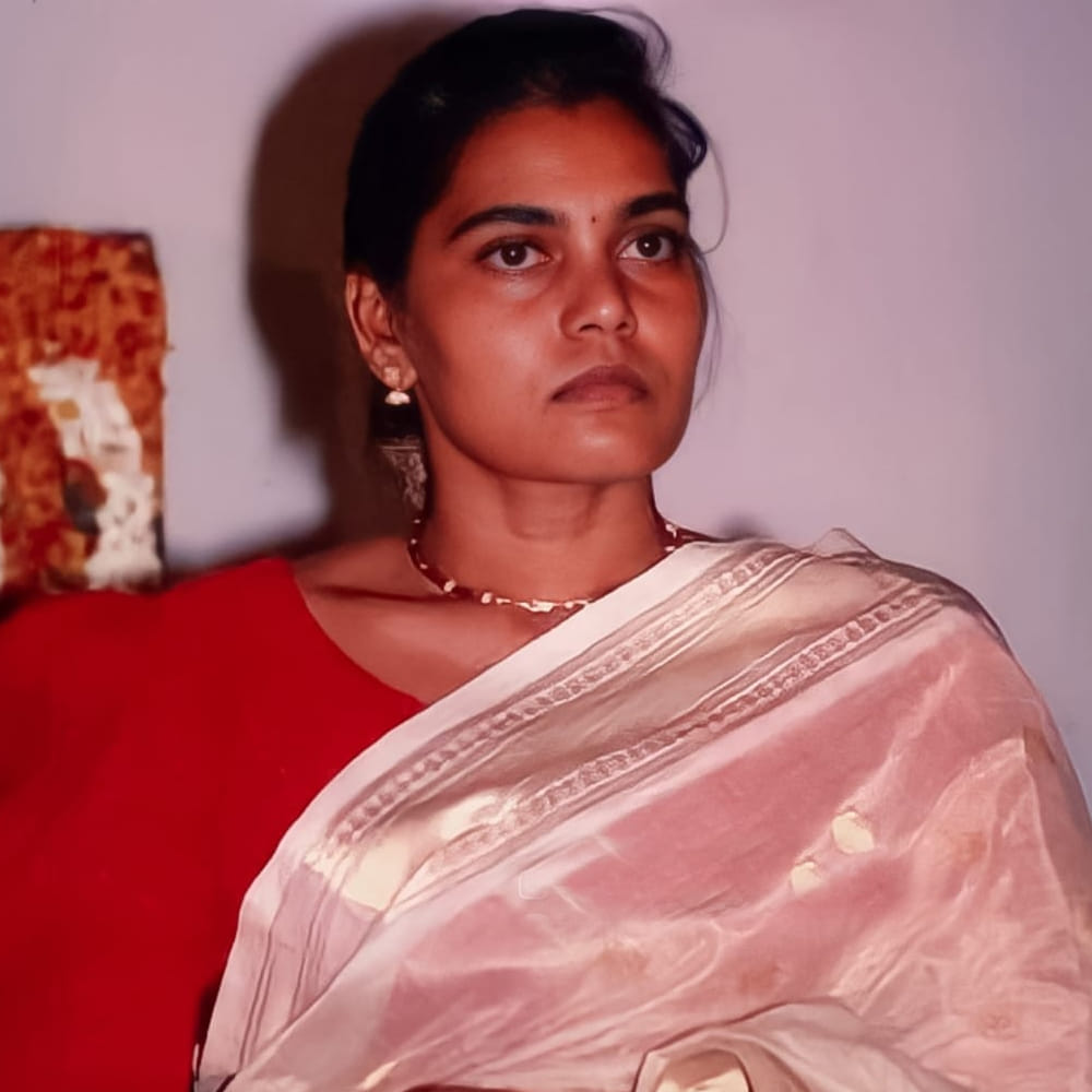 ఆమె చనిపోయిన తర్వాత హాస్పిటల్‌లో ఆమెను పట్టించుకునే నాథుడే లేకపోవడం, అతి సామాన్యంగా ఆమె మృతదేహం ఉండటం చూసి తాను ఎంతో చలించిపోయానని ఆయన వివరించారు. పేరు, డబ్బు ఉన్నప్పటికీ ఆమె వ్యక్తిగత జీవితంలో ఎదుర్కొన్న ఒత్తిళ్లు ఆమెను ఈ నిర్ణయం వైపు నడిపించాయని అన్నారు. 