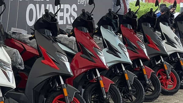 Electric Scooter: చౌకైన ధరల్లో 200 కి.మీ రేంజ్.. మార్కెట్ను షేక్ చేయనున్న ఎలక్ట్రిక్ స్కూటర్