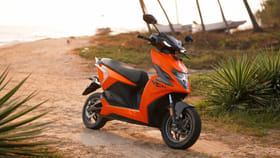 400 కి.మీ. మైలేజ్.. దంచికొట్టే స్పీడ్.. ఈ ఎలక్ట్రిక్ స్కూటర్..