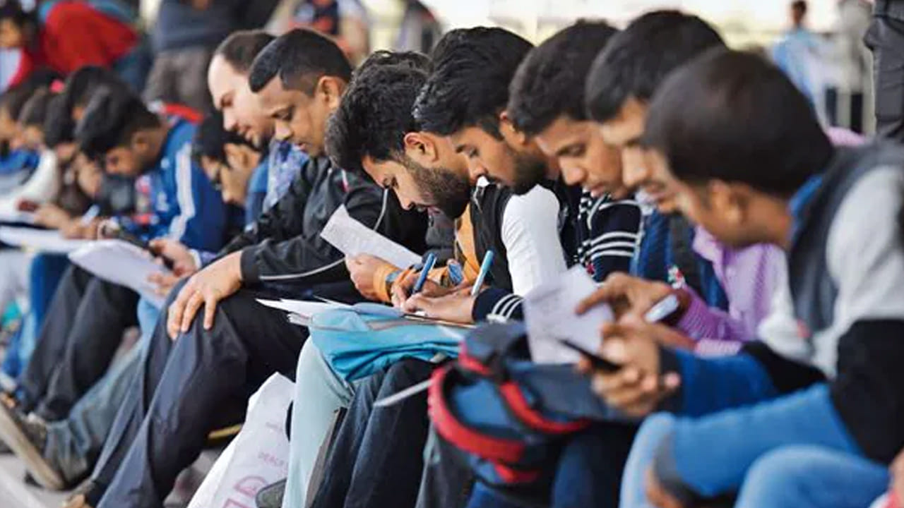 Andhra Pradesh Jobs: ఏపీ నిరుద్యోగులకు సర్కార్‌ గుడ్‌న్యూస్.. 1,11,278 కొత్త ఉద్యోగాలు...