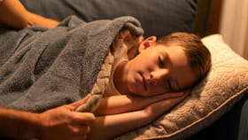 అర్ధరాత్రి పిల్లల గదిలోంచి వింత శబ్ధాలు! ఏంటా అని చూసిన అమ్మనాన్న