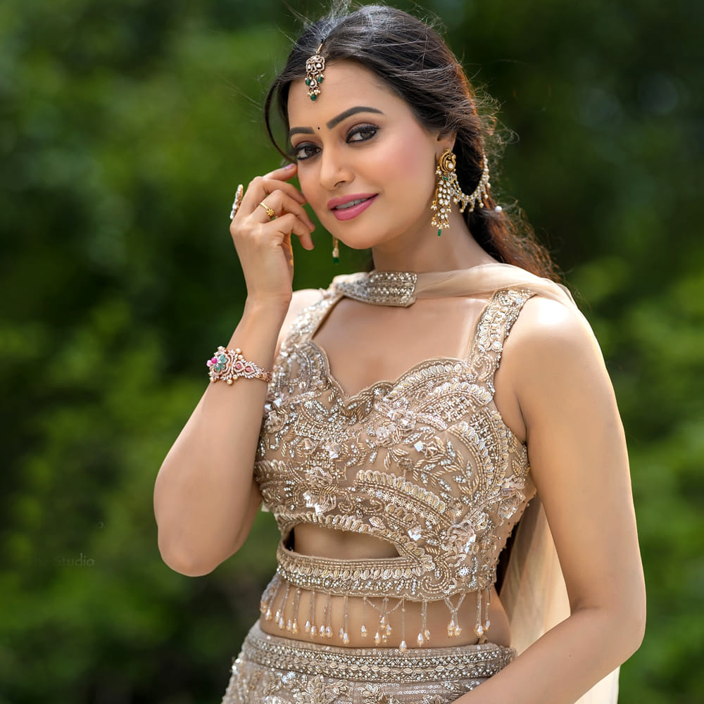 అలాగే  ఆమె యూట్యూబ్ ఆదాయం, నెలవారీ ఖర్చులు, నివాసం, సంబంధాల వంటి విషయాలపై క్లారిటీ ఇచ్చింది సౌమ్య. సోషల్ మీడియా వినియోగంపై తన అభిప్రాయాలను వ్యక్తం చేస్తూ, ఇన్‌స్టాగ్రామ్‌లో ప్రజలు తమ వ్యక్తిగత జీవితంలోని ప్రతీ విషయాన్ని పంచుకుంటున్నానని సౌమ్య రావు అన్నారు. తన యూట్యూబ్ ఛానెల్ గురించి మాట్లాడుతూ, ఆమెకు ఒక యూట్యూబ్ ఛానెల్ ఉందని, అయితే అది ప్రస్తుతం యాక్టివ్‌గా లేదని తెలిపారు. గతంలో దాని ద్వారా ఆదాయం వచ్చిందని, కానీ ఇప్పుడు లేదని స్పష్టం చేశారు.