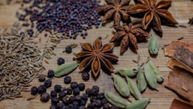 మీ వంట గదిలోని ఈ మసాలా దినుసులు బంగారం ధర కంటే ఎక్కువట..!