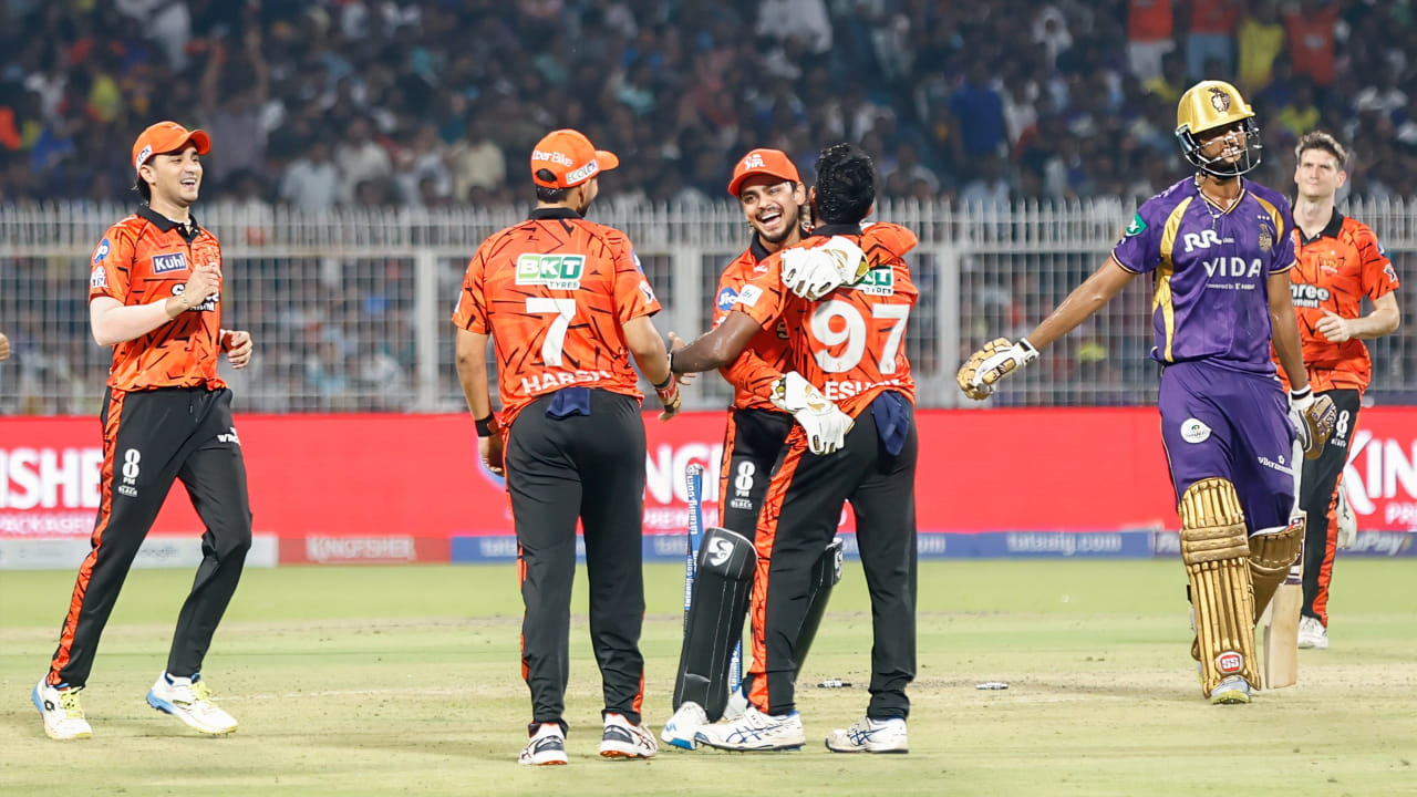 క్యాచ్‌ల విషయంలో టీవీ అంపైర్లు మరింత సమయం తీసుకుని, నాణ్యమైన కెమెరాలను ఉపయోగించాలని అభిమానులు డిమాండ్ చేస్తున్నారు. టీవీ అంపైర్ కూడా క్యాచ్‌పై ఎటు తేల్చుకోలేకపోతే, బ్యాటర్లకు అనుకూలంగా నిర్ణయం ఇవ్వాలనే నిబంధన ఉందని, అయితే ఈ రెండు పర్యాయాల్లో మాత్రం టీవీ అంపైర్ బ్యాటర్లను అవుట్‌గా ప్రకటించారని పలువురు వాదిస్తున్నారు. క్రికెట్ మ్యాచ్‌లలో నిర్ణయాల పారదర్శకత, స్పష్టతపై ఈ సంఘటనలు మరోసారి చర్చను రేకెత్తించాయి.