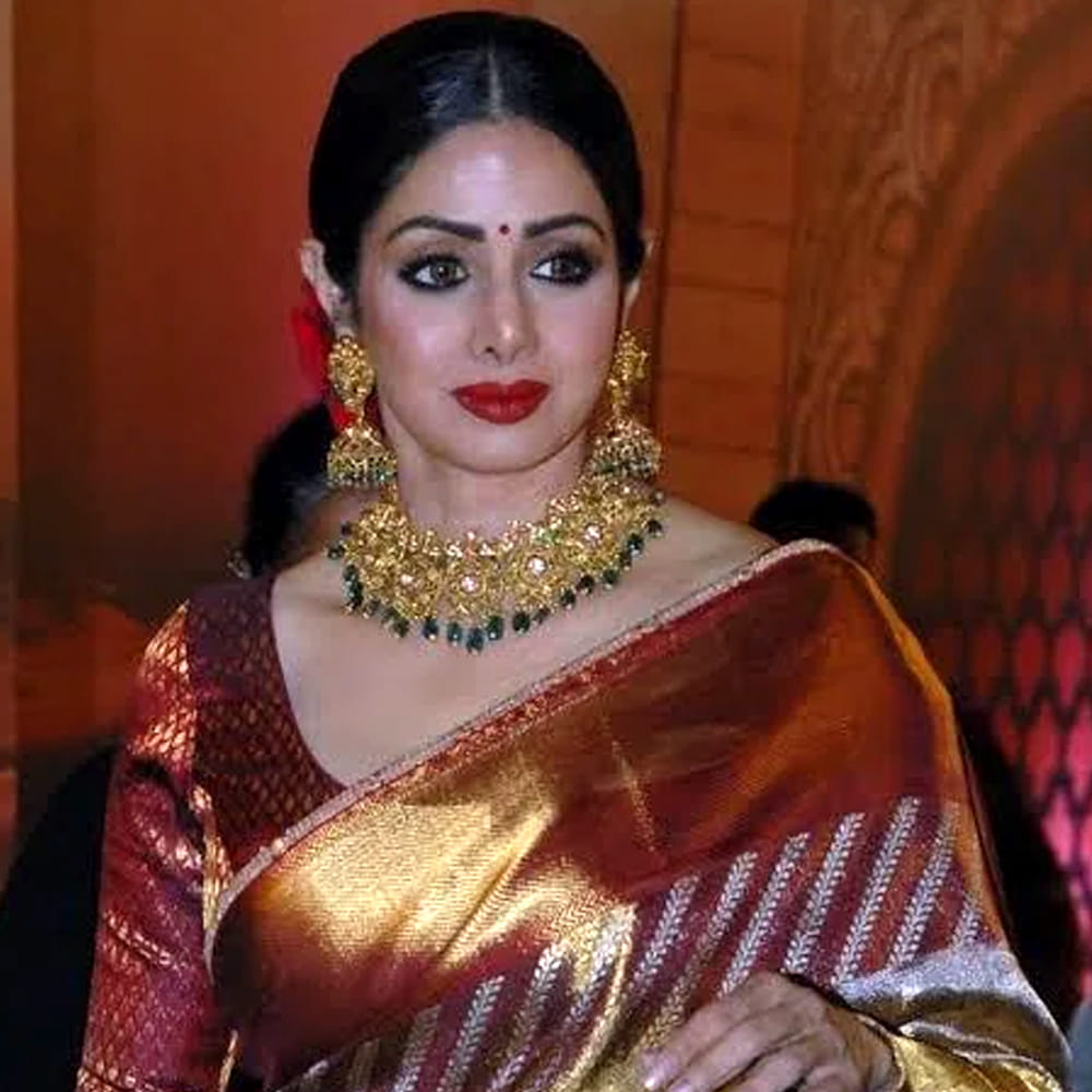 గతంలో నాని మాట్లాడుతూ.. నాకు శ్రీదేవి అంటే చాలా ఇష్టం అని తెలిపాడు నాని. శ్రీదేవిని నేను ఎంతగానో ఆరాధించా.. శ్రీదేవి, వెంకటేష్ నటించిన క్షణక్షణం సినిమా ఎన్ని సార్లు చూశానో లెక్కేలేదు అన్నారు నాని. లక్షసార్లు చూసినా మళ్లీ చూడాలనిపించే సినిమా అది. అసలు శ్రీదేవి అంత అందంగా ఉన్నారో ఇప్పటికీ నాకు అర్ధంకావడం లేదు.. ఆ సినిమాకే శ్రీదేవి అందం తీసుకొచ్చారు అని అన్నారు.