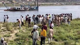 మధురలో ఘోర పడవ ప్రమాదం.. 10 మంది మృతి!