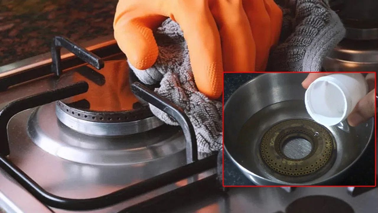 వెనిగర్, బేకింగ్ సోడా : ఎక్కువగా పేరుకుపోయిన మాడిపోయిన మరకల కోసం ఇది ఉత్తమ మార్గం. ఒక పాత్రలో సమాన పరిమాణంలో నీరు, వెనిగర్ కలిపి, అందులో బర్నర్లను రాత్రంతా లేదా 2-3 గంటల పాటు నానబెట్టండి. తర్వాత వాటిపై కొంచెం బేకింగ్ సోడా చల్లి, టూత్ బ్రష్తో రుద్దితే చాలూ క్షణాల్లో మొండి మరకలు మాయమవుతాయి.