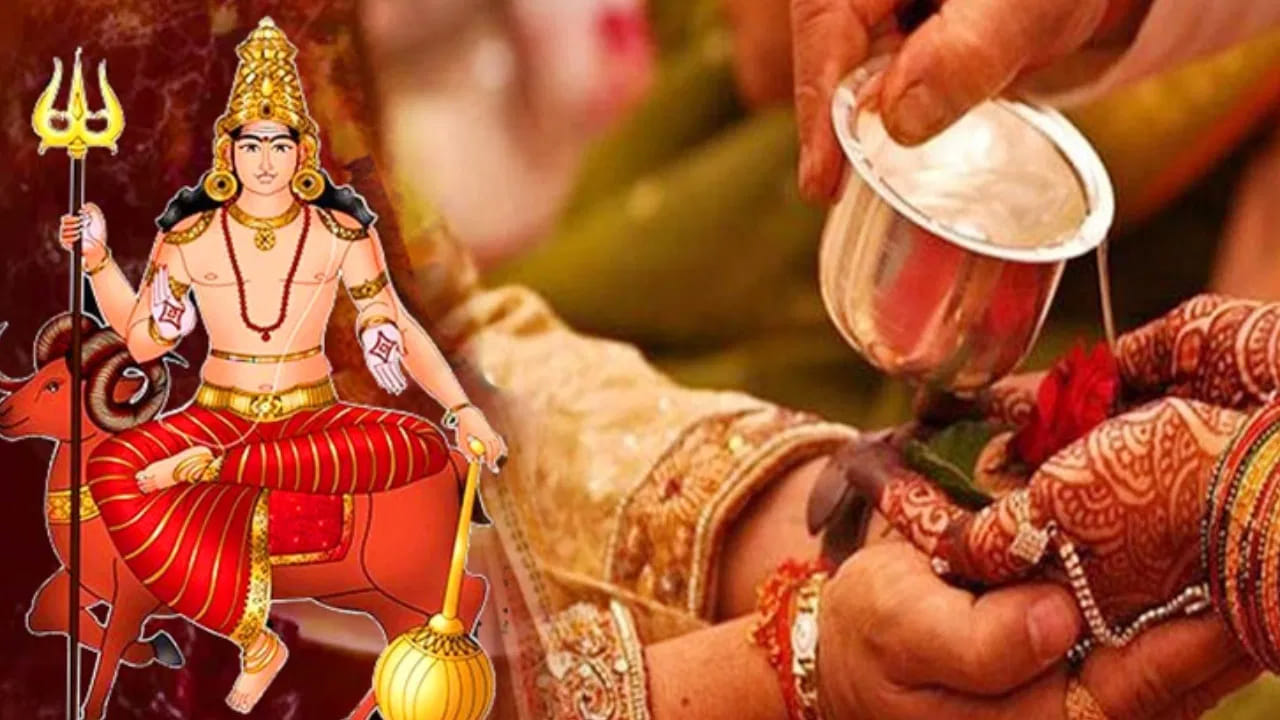 కుజుని స్వరూపం..

కుజుడిని మంగళుడు అని కూడా పిలుస్తారు. ఇతడు ఎరుపు రంగు వస్త్రాలు ధరించి, శూలం వంటి ఆయుధం ధరించిన రూపంలో వర్ణించబడతాడు. అన్ని గ్రహాల మాదిరిగానే కుజుడు కూడా శుభ, అశుభ ఫలితాలను కలగలిపి ఇస్తాడని భావిస్తారు.