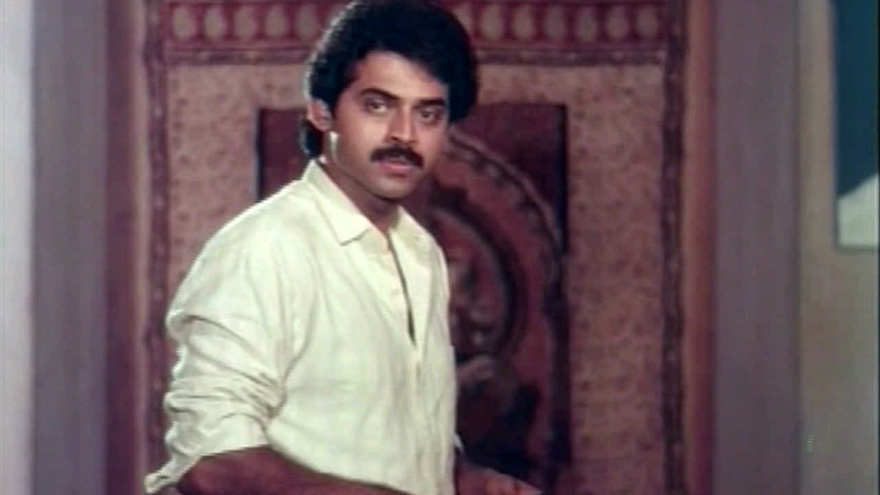 స్వర్ణ కమలం అనే శీర్షిక వెనుక అసలైన ఆంతర్యం ఒక లోతైన జీవిత తత్వాన్ని ప్రతిబింబిస్తుంది. ఒక సరస్సులోని బురదలో చేపలు, నత్తగుల్లలు, క్రిమి కీటకాలు ఉన్నప్పటికీ, అక్కడి నుండే దేవతలకు పూజనీయమైన పద్మం వికసిస్తుంది. సరస్వతి, లక్ష్మి, పార్వతి వంటి దేవతలు కూర్చునే పీఠంగా కమలం వర్ణించబడుతుంది. అలాగే, మనుషులు ఈ లౌకిక ప్రపంచంలోని బురద వంటి పేదరికం, కష్టాల నుండి పుట్టినప్పటికీ, చేప పిల్లలాగో, నత్తగుల్లలాగో, బురదలాగో ఉండిపోకుండా, కమలంలా విరబూయగల సామర్థ్యం ప్రతి ఒక్కరికీ ఉంటుందని ఈ పేరు సూచిస్తుంది. 