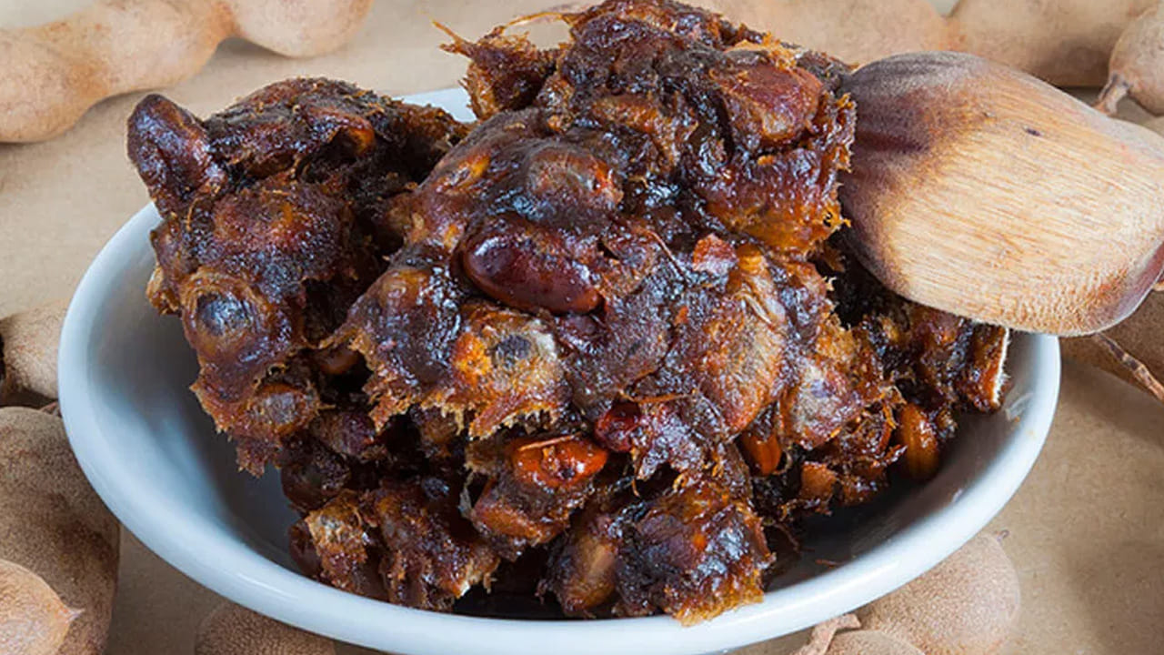 కావాల్సిన పదార్థాలు : చింతపండు, బెల్లం, మిరపకాయ, వేయించిన జీలకర్ర గింజలు, ఉప్పు రుచికి సరిపడ, చాట్ మసాలా, నెయ్యి లేదా నూనె.