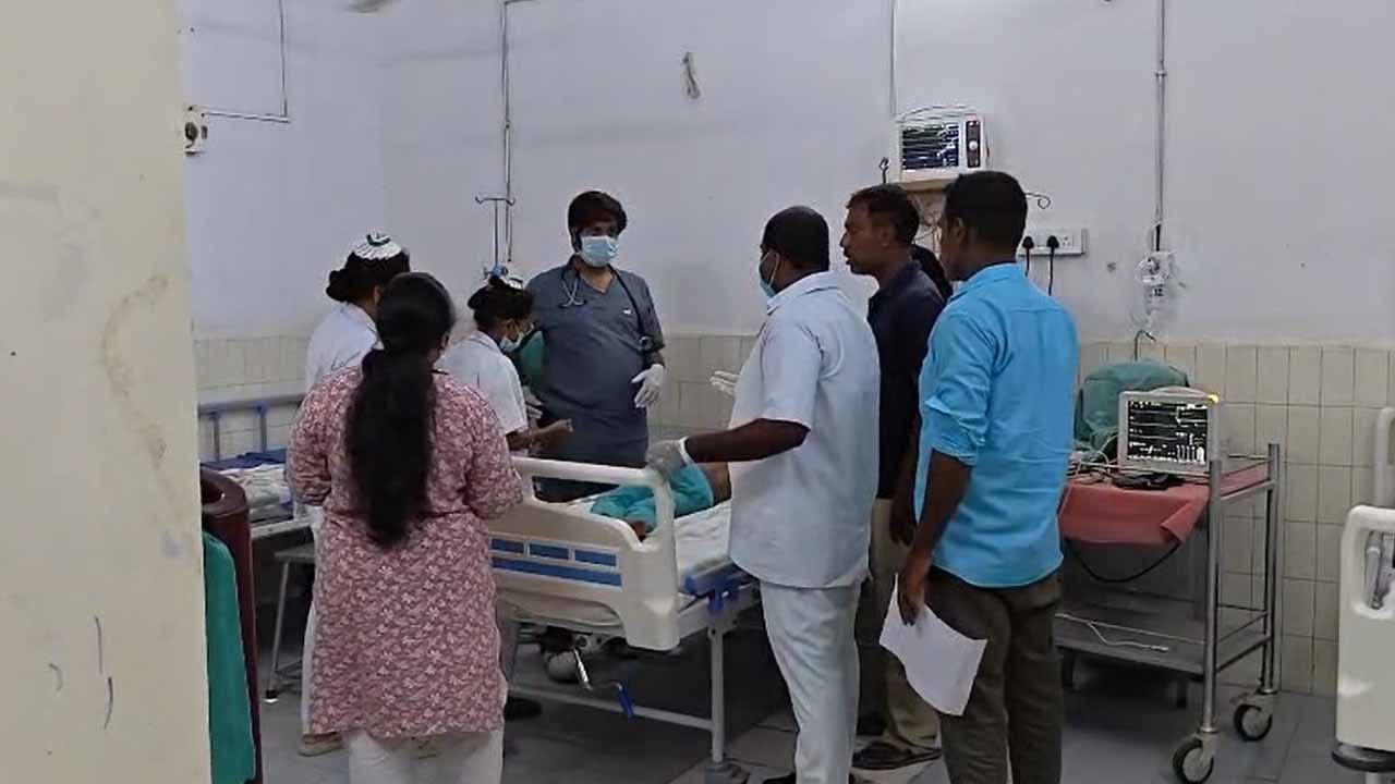 హోమ్ వర్క్ చేయలేదని ఇంత దారుణమా..? రెండో తరగతి విద్యార్థిపై స్కూల్ టీచర్ దాష్టీకం..!