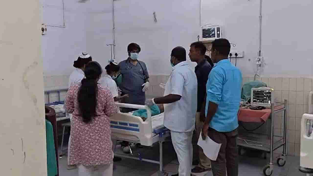 హోమ్ వర్క్ చేయలేదని ఇంత దారుణమా..? రెండో తరగతి విద్యార్థిపై స్కూల్ టీచర్ దాష్టీకం..!