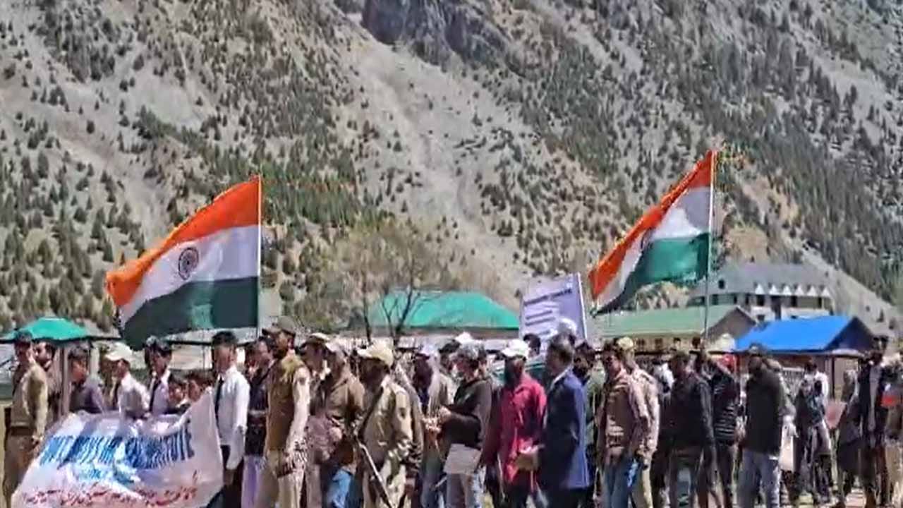 గురేజ్ గడ్డపై దేశభక్తి నినాదం.. అమరవీరులను స్మరిస్తూ.. బందీపురాలో భారీ ‘తిరంగా ర్యాలీ’