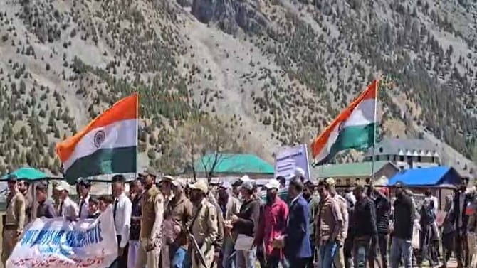 గురేజ్ గడ్డపై మువ్వన్నెల నీడలో ఐక్యతరాగం..!