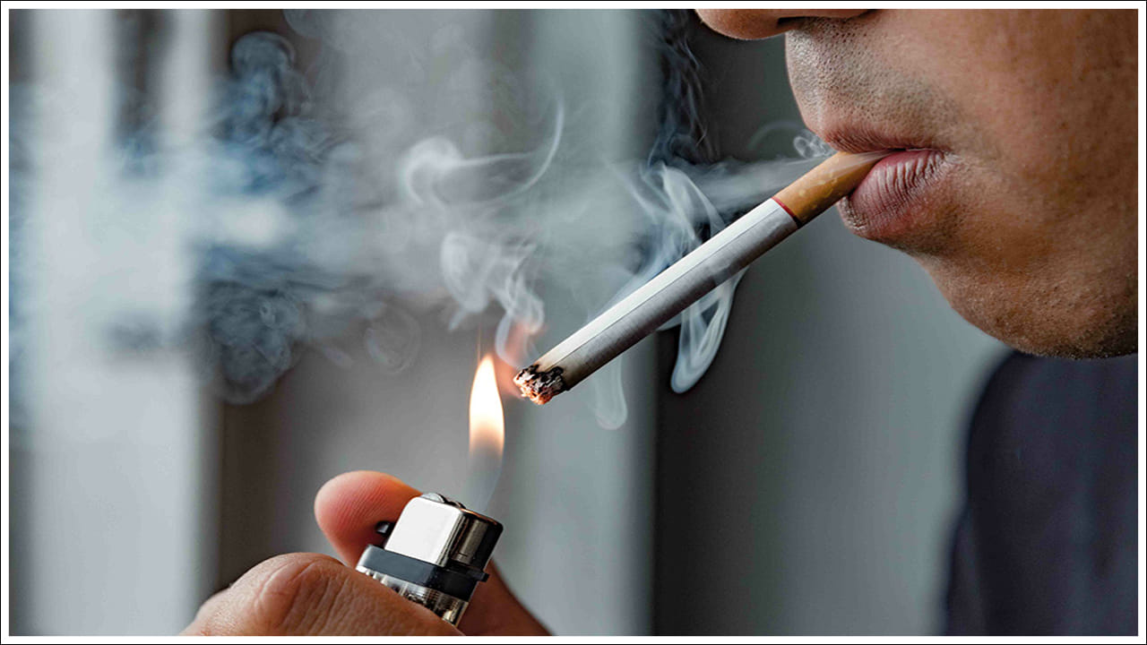  Tobacco: భారతదేశంలో పొగాకు వాడకం అనేది కేవలం ఆరోగ్య సమస్య మాత్రమే కాదు, అది ఒక ఆర్థిక సంక్షోభం కూడా. ఇటీవల జరిగిన ఒక అధ్యయనం ప్రకారం.. దేశంలోని సుమారు 10 శాతం కుటుంబాలు కేవలం పొగాకు అలవాటును వదులుకోవడం ద్వారా తమ ఆర్థిక స్థాయిని మెరుగుపరచుకోగలవని వెల్లడైంది. అంటే, పేదరికంలో ఉన్నవారు మధ్యతరగతి స్థాయికి ఎదిగే అవకాశం కేవలం ఈ ఒక్క మార్పుతోనే సాధ్యమవుతుంది.